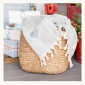 Jilly Box x droplet Blanket